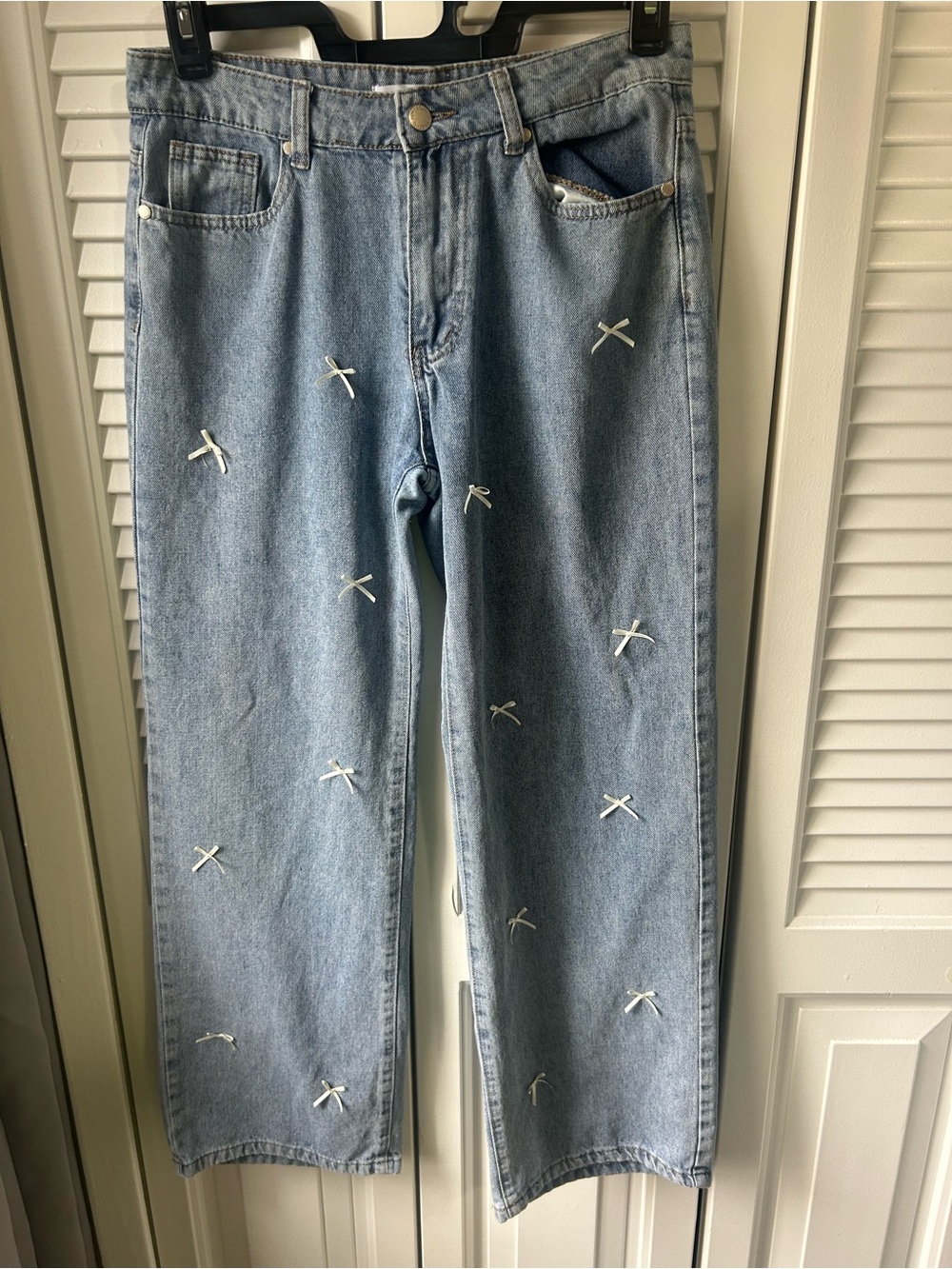 Embroidered Light Blue Straight-Leg Women’s Jeans